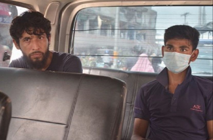 মানিকগঞ্জে পেটের ভেতর ইয়াবার চালান,  আটক ২