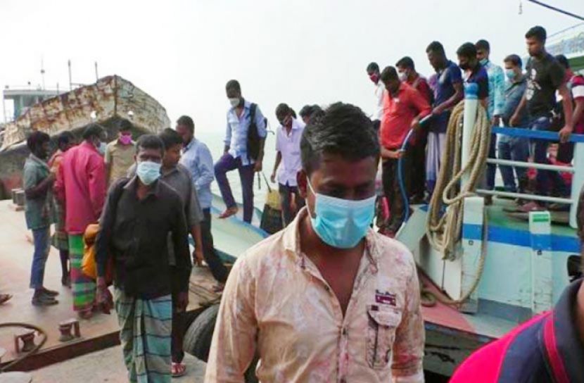 নৌরুটে দ্বিগুন ভাড়ায় যাত্রী পারাপার, নেই স্বাস্থ্য ব্যবস্থা