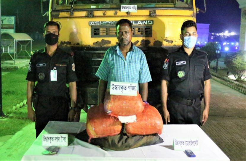 সিরাজগঞ্জে গাঁজাসহ মাদক কারবারি গ্রেফতার