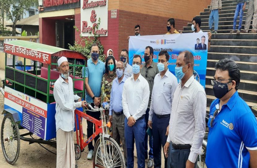বুদ্ধি প্রতিবন্ধী স্কুলের শিক্ষার্থীরা পেল স্কুল ভ্যান 