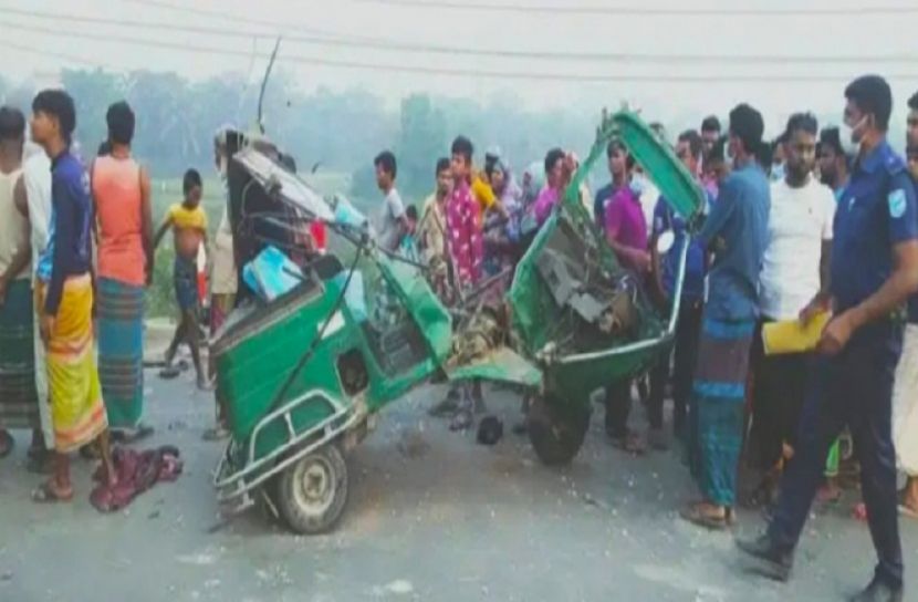 মুন্সীগঞ্জে ট্রাকের ধাক্কায় নিহত ৩