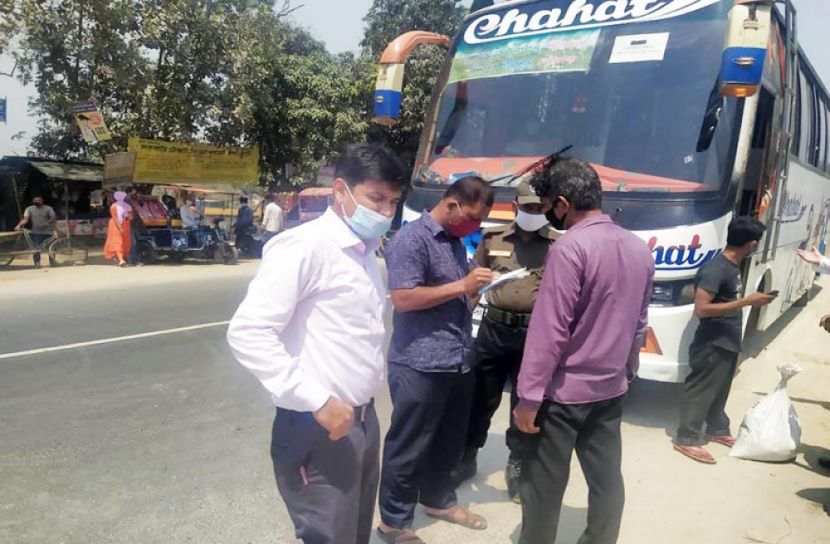 ঠাকুরগাঁওয়ে মাস্ক ব্যবহার না করায় ১৩ জনকে অর্থদণ্ড