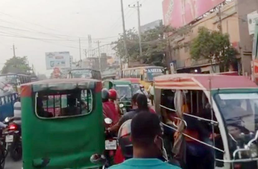 খুলনায় মানা হচ্ছে না সরকারি নির্দেশনা