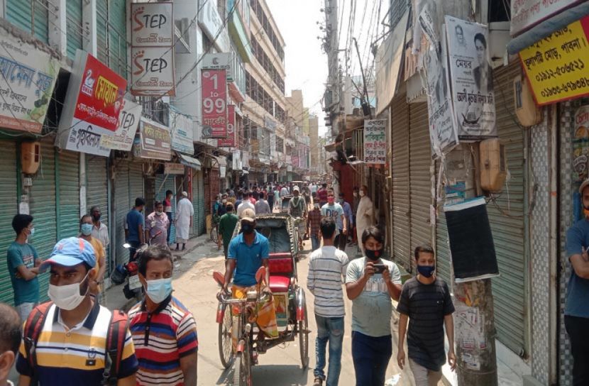 পাবনায় ঢিলেঢালা লকডাউন 