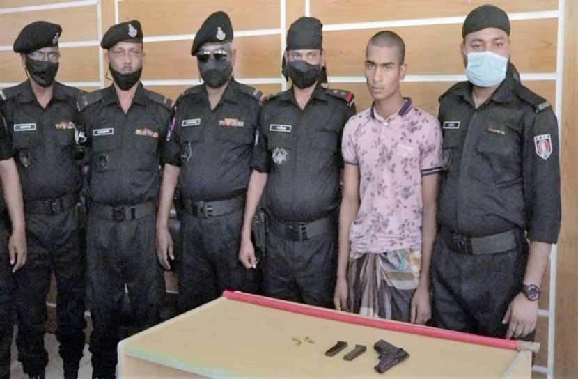 বঙ্গবন্ধুর ম্যুরাল ভাঙার আসামি অস্ত্র ও গুলিসহ গ্রেফতার