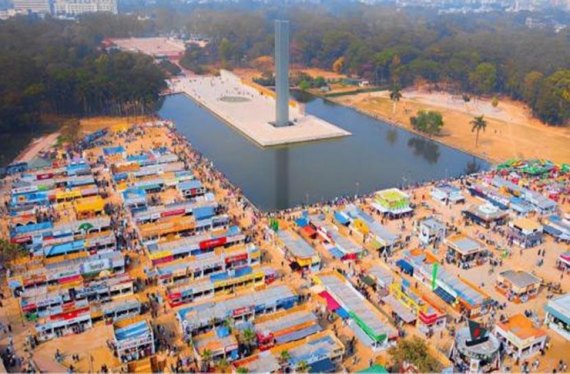 প্রায় জনশূন্য বইমেলায় ভুতুড়ে পরিবেশ