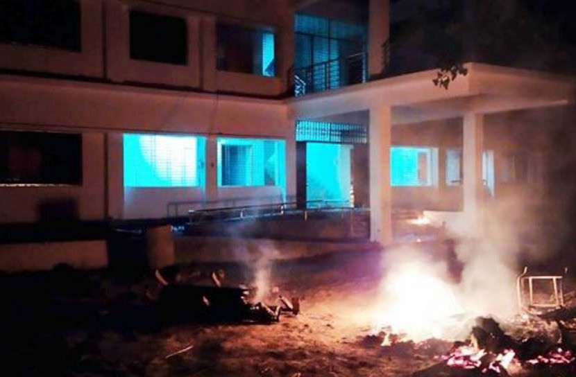 রণক্ষেত্র সালথা, পুলিশসহ আহত ৩০