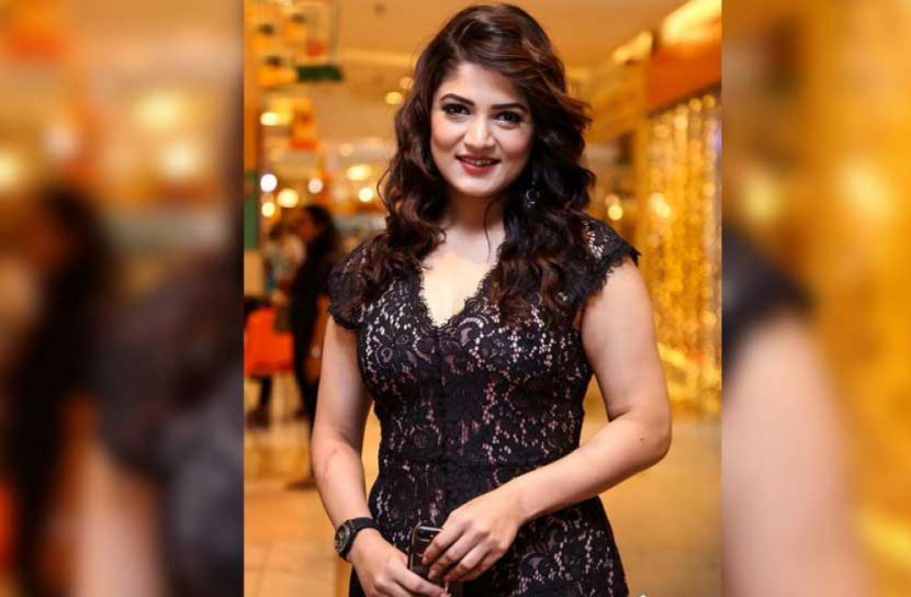 কেউ পাথর ছুড়লে, তা দিয়ে মহল গড়ুন : শ্রাবন্তী