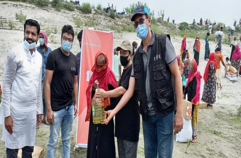সিরাজগঞ্জে ৫শ পরিবারের মাঝে খাদ্যসামগ্রী বিতরণ 