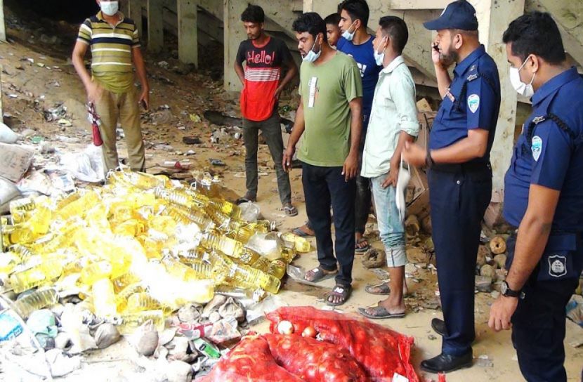 পরিত্যক্ত অবস্থায় লাখ টাকার টিসিবির পণ্য উদ্ধার