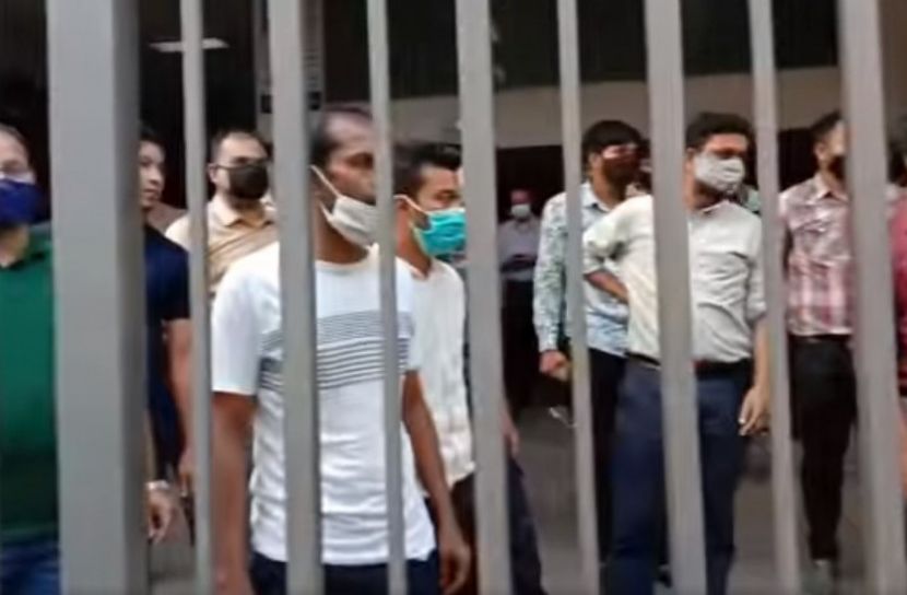 জনকণ্ঠের আন্দোলনরত সংবাদকর্মীদের ওপর হামলার অভিযোগ