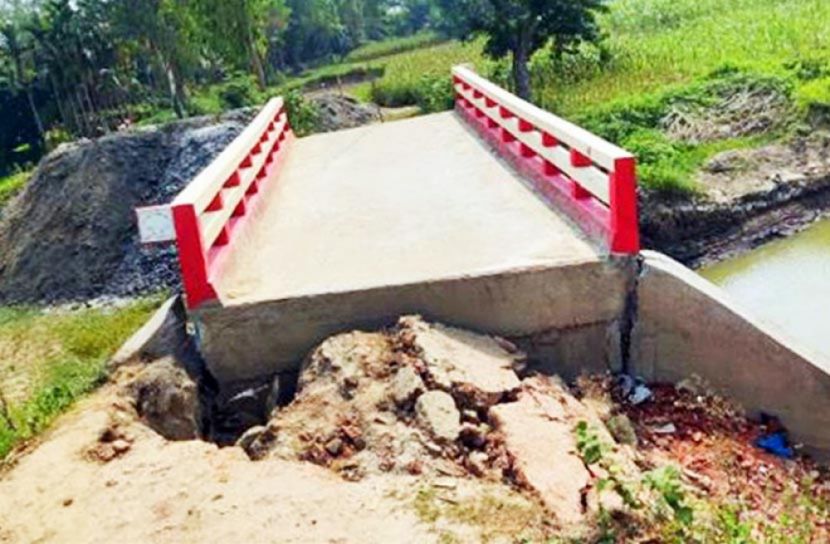 নির্মাণের তিন বছরের মাথায় ধসে পড়ল ব্রিজ