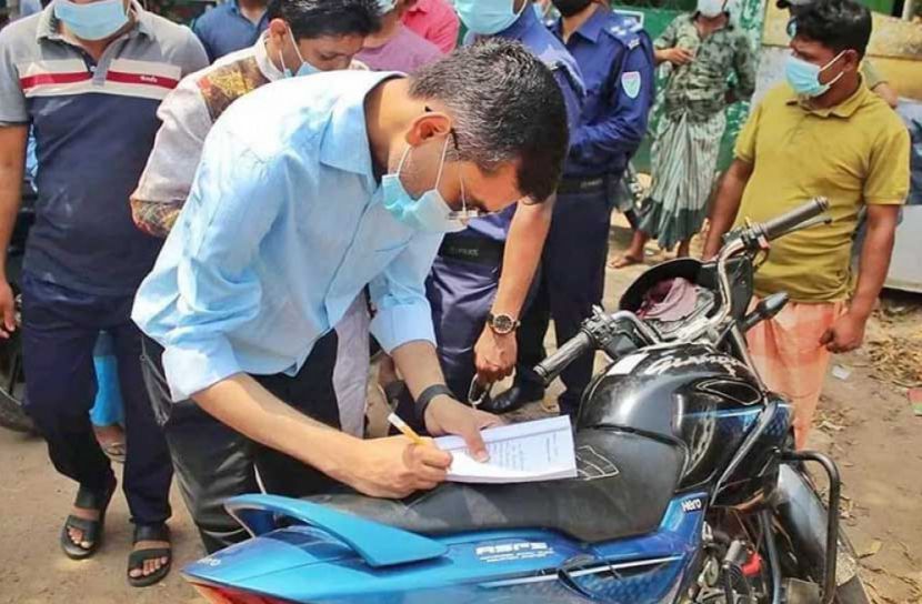 বড়লেখায় লকডাউনে ৩০ ব্যক্তি-প্রতিষ্ঠানকে জরিমানা