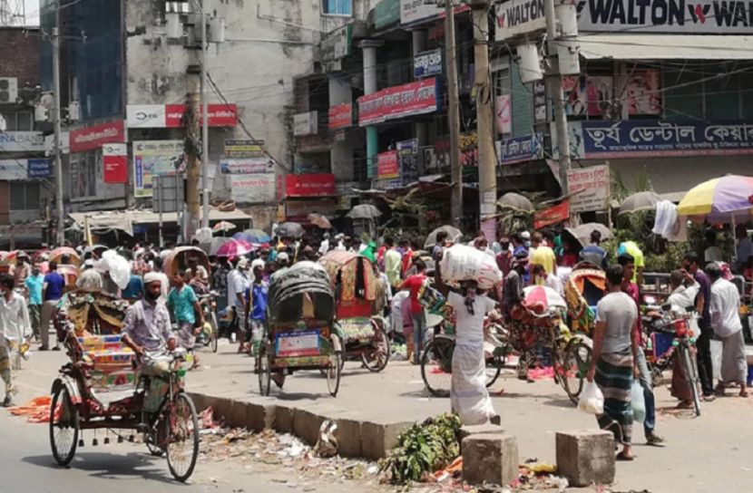 রূপগঞ্জে মানছে না লকডাউন, চলছে যানবাহন
