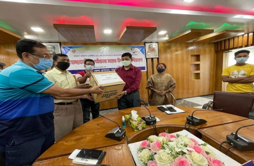 নড়াইলে করোনা সুরক্ষা সামগ্রী বিতরণ