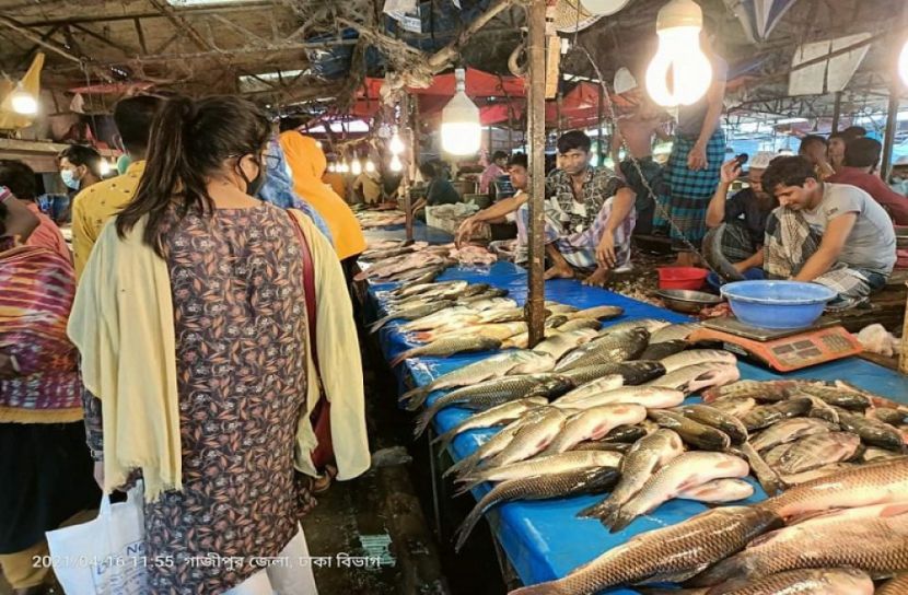 শ্রীপুরের রাস্তা ফাঁকা, বাজার অনেকটাই জমজমাট