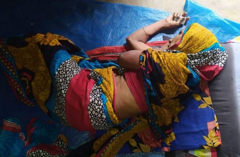 টাকার অভাবে চিকিৎসা করাতে পারছেন না তারা বানু 