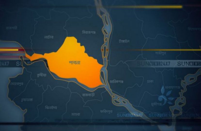 ঈশ্বরদীতে কলাবোঝাই ট্রাক উল্টে নিহত ৩