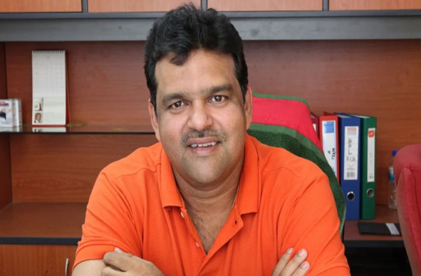 করোনা মুক্ত হলেন আকরাম খান