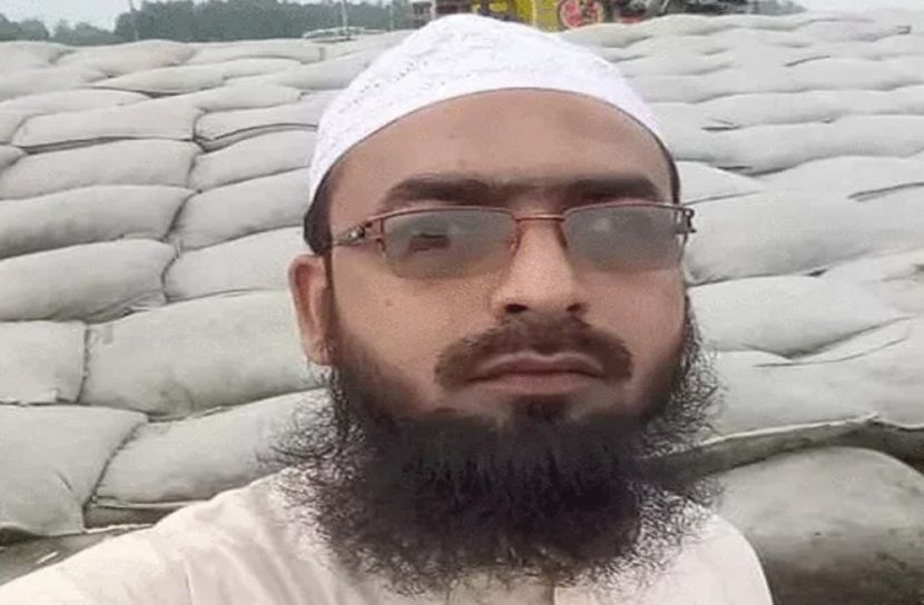 মামুনুলের পক্ষে স্ট্যাটাস দিয়ে চাকরি হারালেন ইমাম