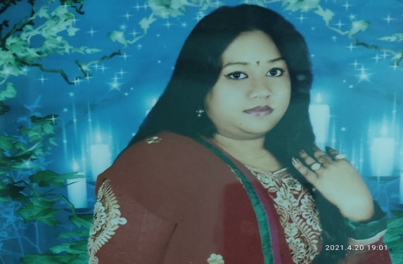দরজা কেটে তরুণীকে ছুরিকাঘাত 