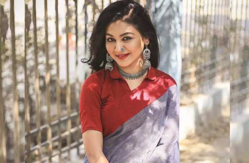 জয়ার সেলফি বিভ্রাট! ভিডিও ভাইরাল