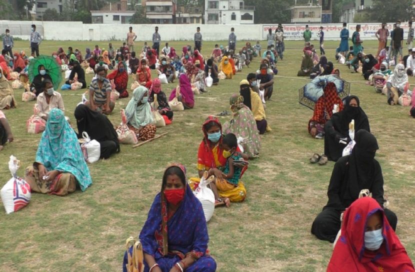 প্রধানমন্ত্রীর ত্রাণ উপহার বিতরণ