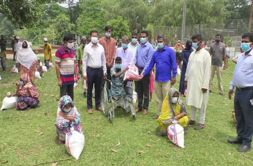 ১০০ পরিবারকে খাদ্য সহায়তা প্রদান
