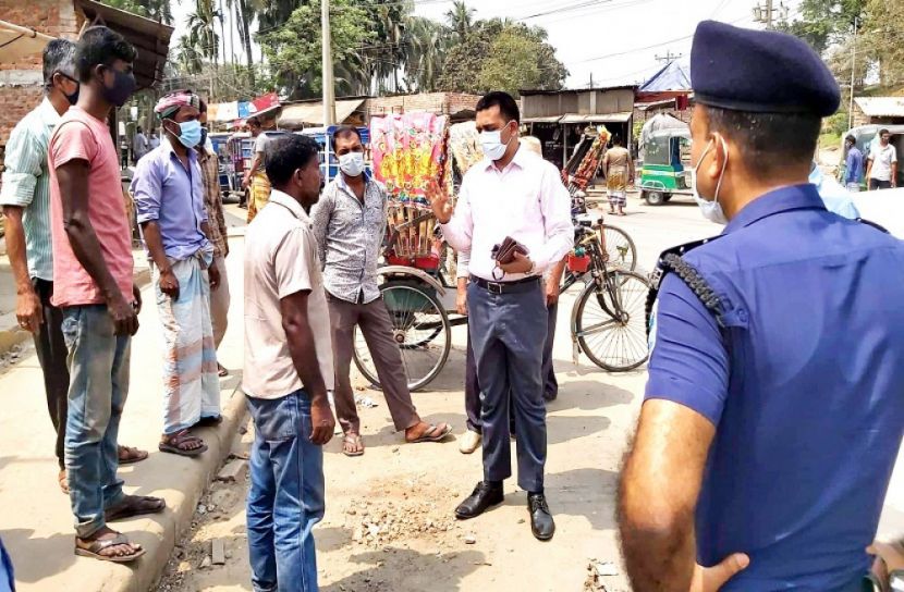 লকডাউন: নরসিংদীতে এক দিনে ৫২ মামলা 