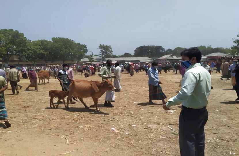 হাট বসানোর দায়ে ইজারাদারকে জরিমানা