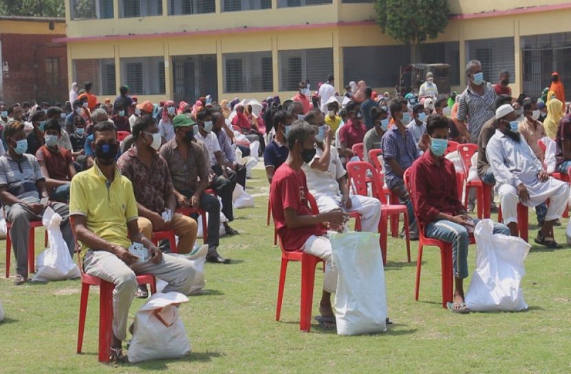 পাবনায় খাদ্যসামগ্রী বিতরণ