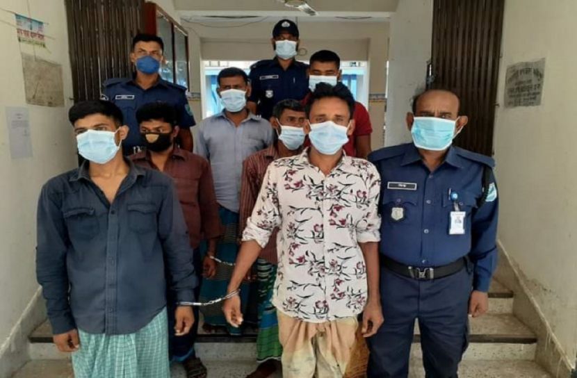 বোয়ালমারীতে ৪ জুয়াড়ি আটক