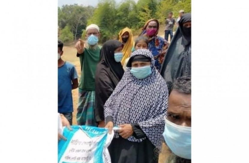নানিয়ারচরে ত্রাণ বিতরণ