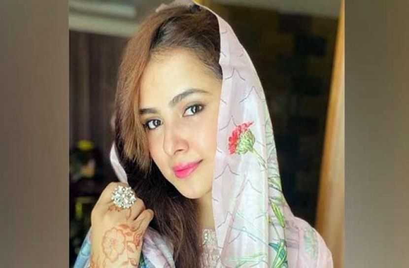 মা-বাবার কবরের পাশে সমাহিত মুনিয়া