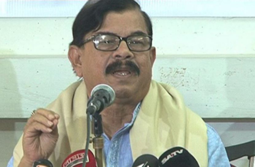 লকডাউন মানতে সরকার ভয় দেখাচ্ছে : মান্না