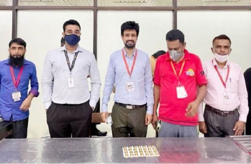 শাহজালালে বিমানের সিটের নিচে ২ কোটি টাকার সোনা