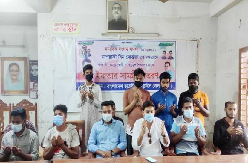 নড়াইলে জেলা ছাত্রলীগের ইফতার বিতরণ