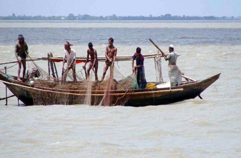 মধ্যরাতে মেঘনায় নৌকা ভাসাবে জেলেরা