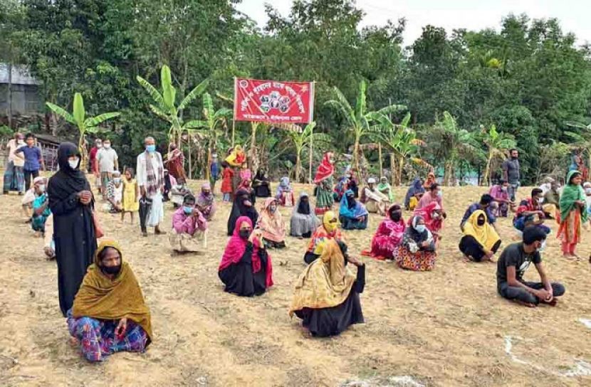 দুস্থদের মাঝে সেনাবাহিনীর খাদ্য বিতরণ