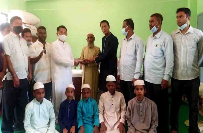 ঈদের পোশাক কিনতে ১লাখ টাকা অনুদান