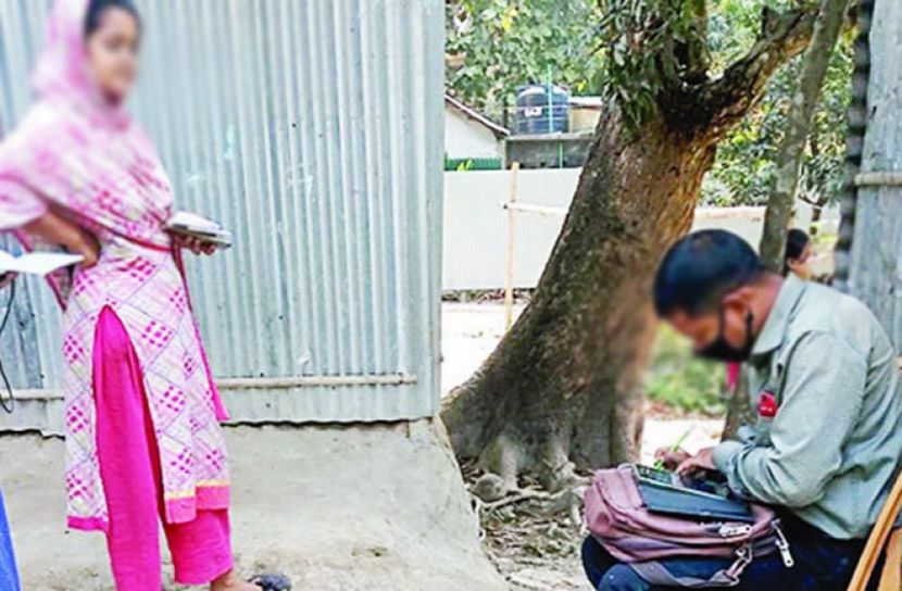 লকডাউনে কিস্তি আদায়ে ব্যস্ত এনজিওকর্মীরা, বিপাকে ঋণগ্রহীতারা