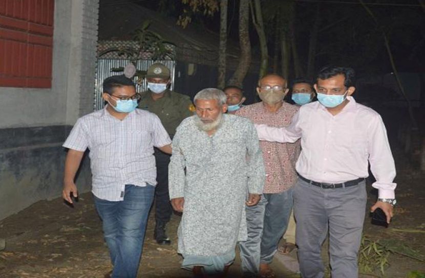 শিকল বন্দি বৃদ্ধের দায়িত্ব নিলেন ইউএনও