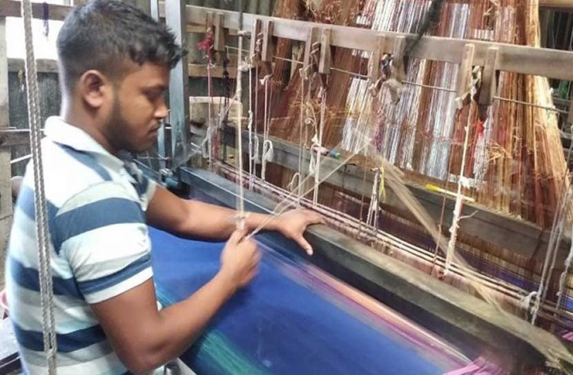 তাঁতশিল্পে করোনার থাবা, সংকটে শ্রমিকদের দিন