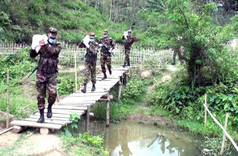 বাঘাইহাটে সেনাবাহিনীর খাদ্যসামগ্রী বিতরণ