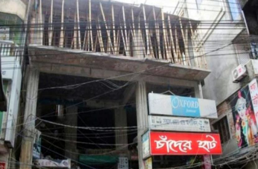 মানিকগঞ্জে আদালতের নির্দেশ অমান্য করে বহুতল ভবন নির্মাণ