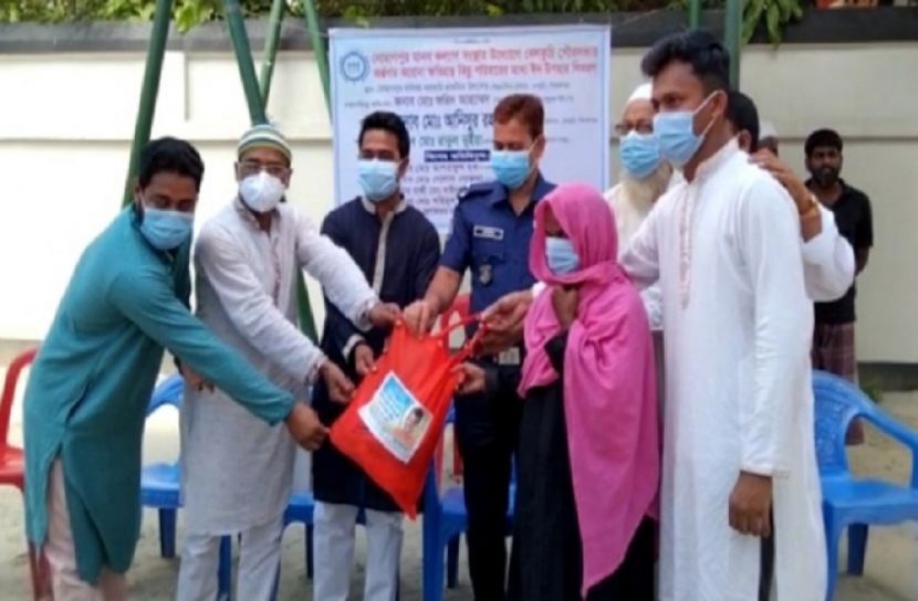 বেলকুচিতে ঈদ সামগ্রী বিতরণ 