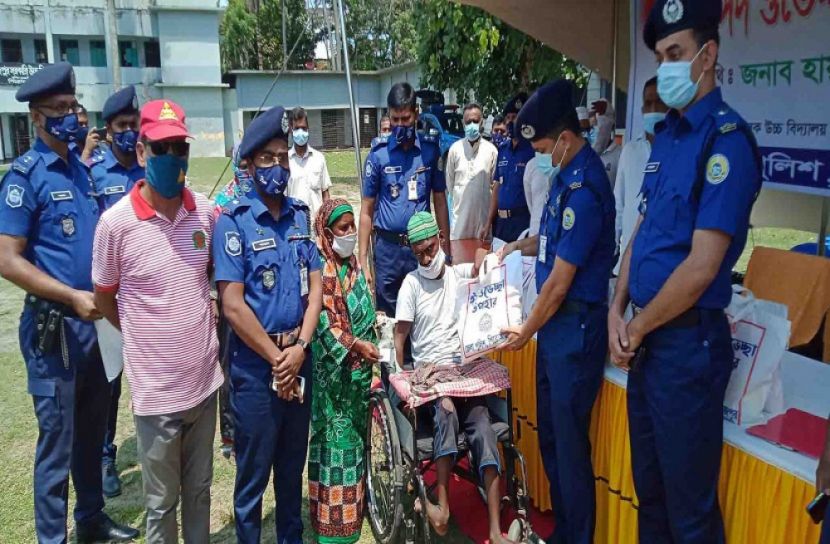 জেলা পুলিশের উদ্যোগে ঈদ সামগ্রী বিতরণ