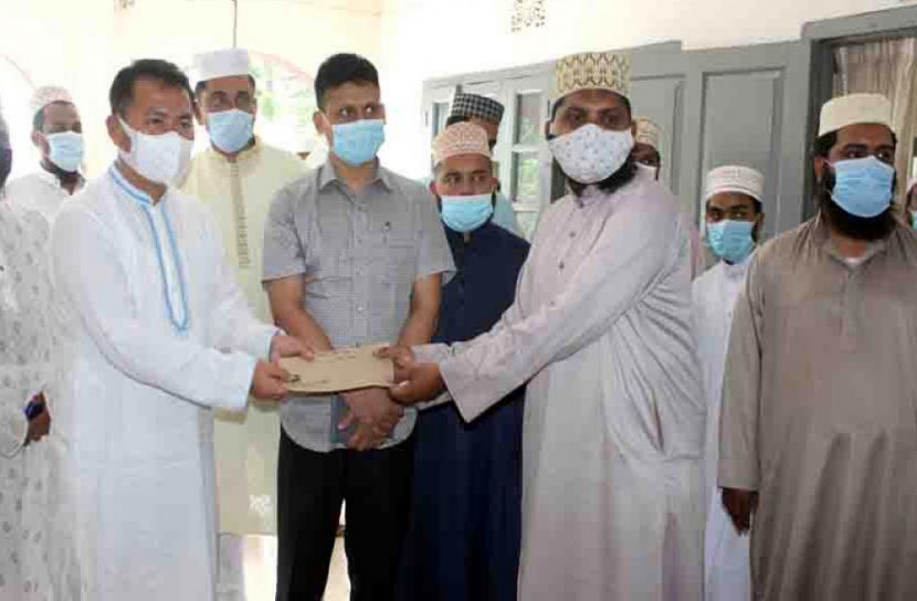 ৫২টি মসজিদ ও এতিমখানায় অর্থ উপহার