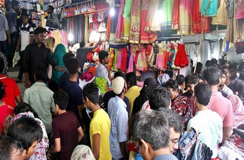 বিপণিকেন্দ্রে 'ঠাঁই নেই ঠাঁই নেই' অবস্থা
