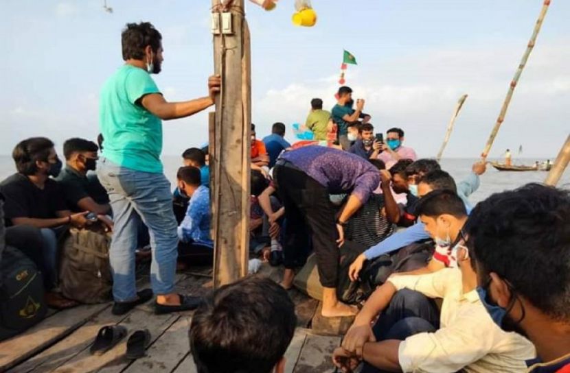 যে যেভাবে পারছেন ঢাকা ছাড়ছেন